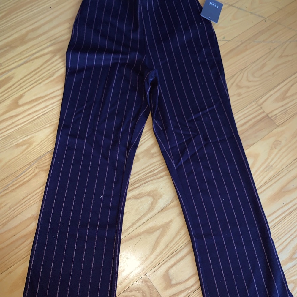 Super cute leggings, with bootcut. A trendy and stylish look to them!